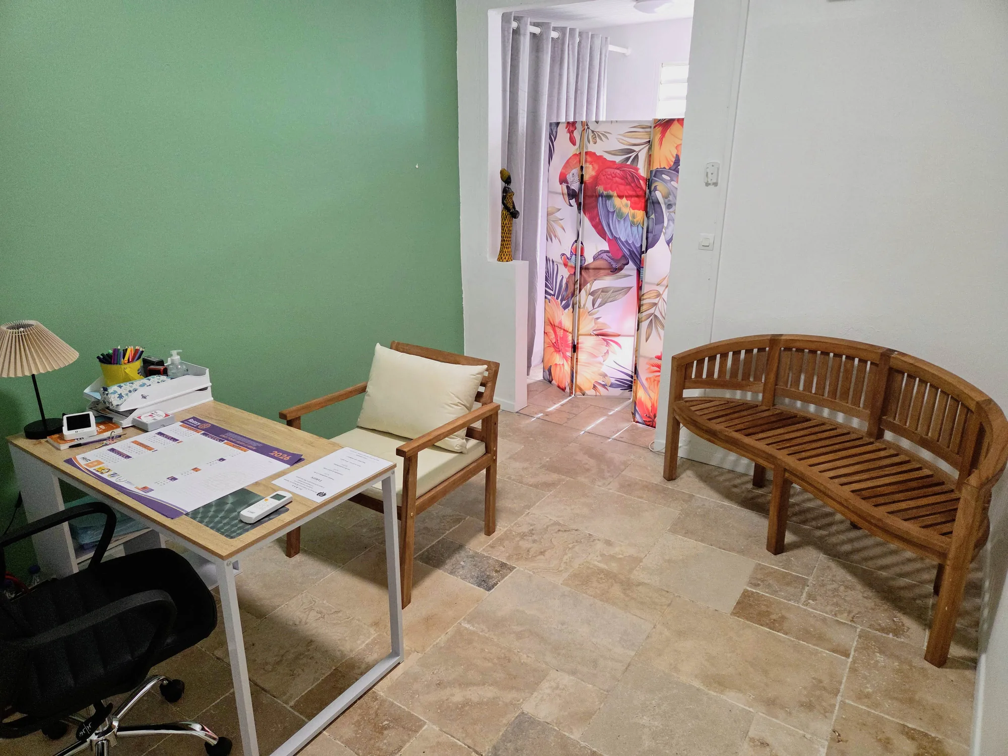 Cabinet de Laure Valentin — ambiance de consultation apaisée